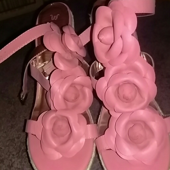 Shoes - Picture 2 of 4